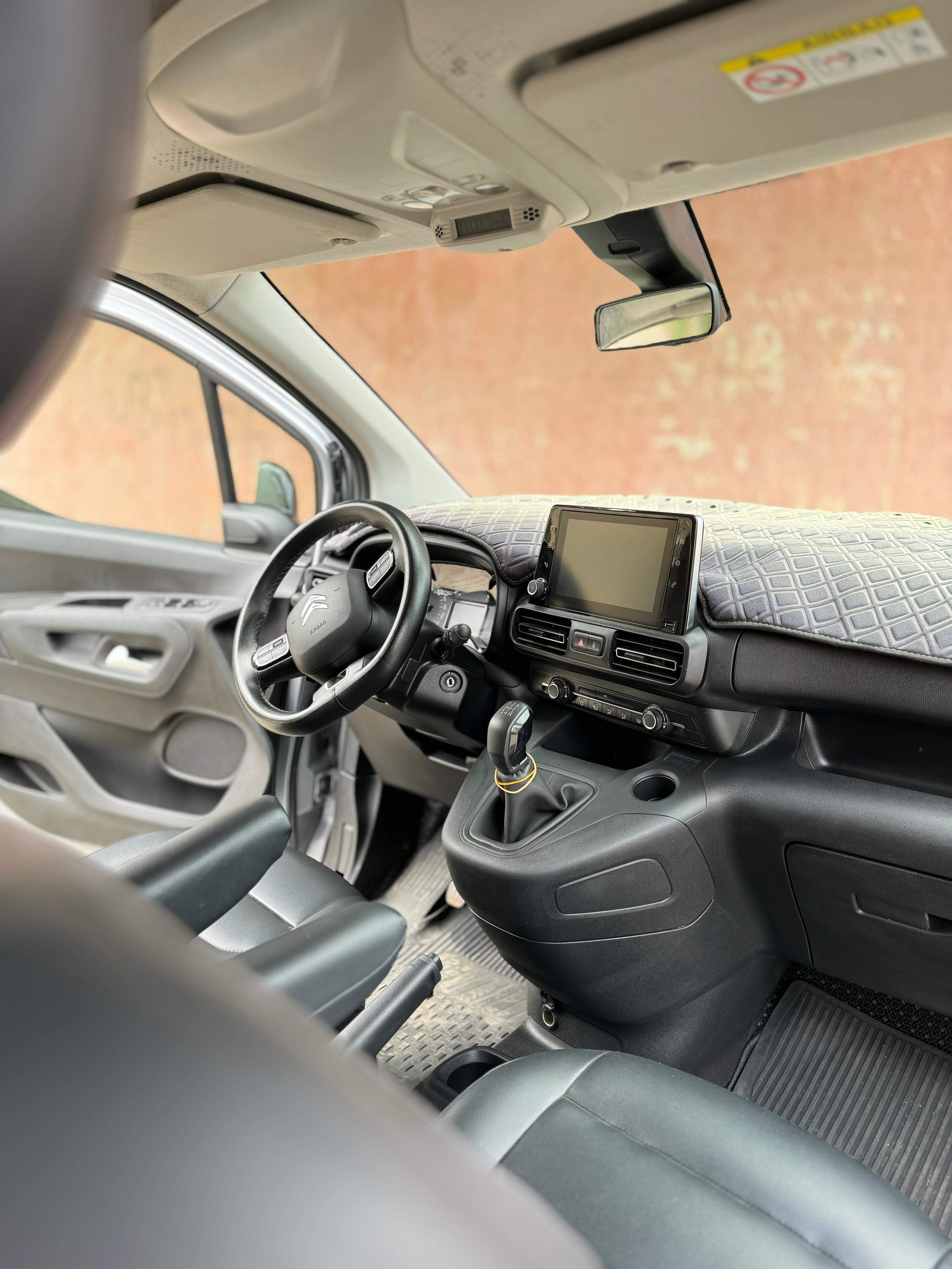 Lazrak auto Citroen berlingo 2023 